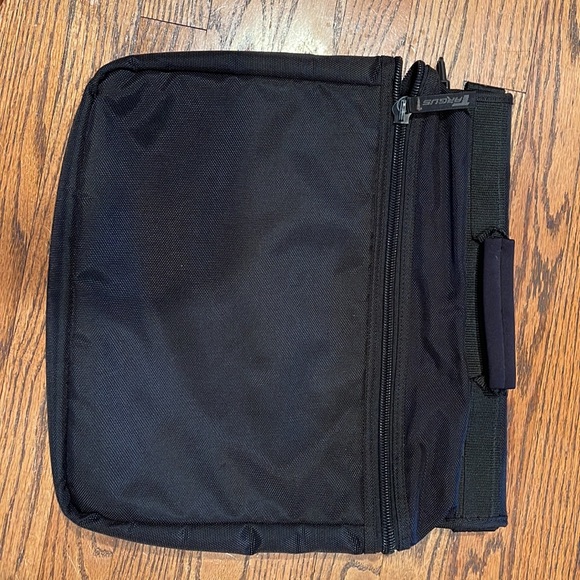 Laptop case great condition - Picture 2 of 4